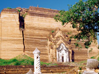 Temple-inacheve-de-mingun